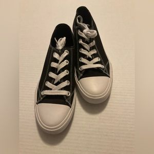 BONGO Black and White Shoes